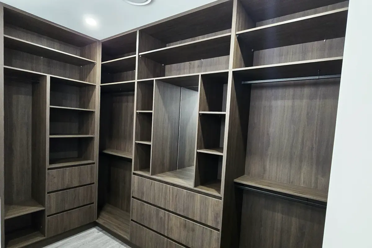 cabinet 206